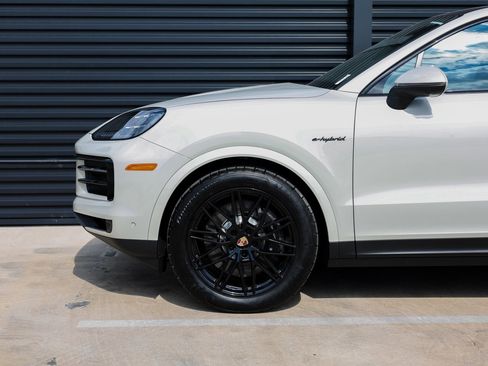 New 2025 Porsche Cayenne E-Hybrid Coupe image 11