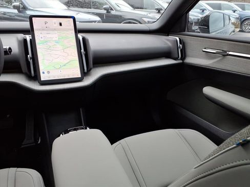 New 2025 Volvo EX30 Plus w/ Protection Package Premier image 13