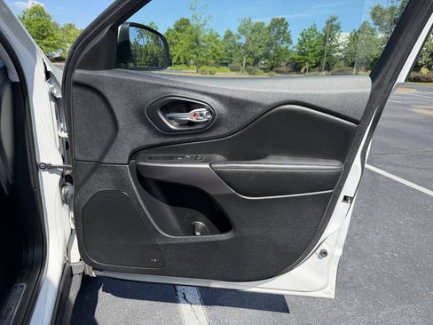 Used 2019 Jeep Cherokee Limited AWD/4WD image 17