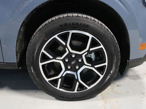 Used 2025 Ford Maverick Lariat image 34