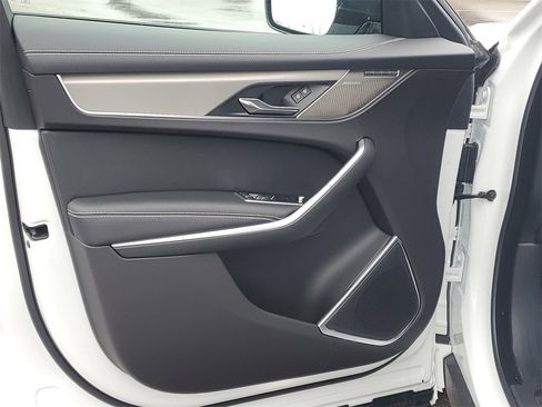 Used 2025 Jaguar F-PACE R-Dynamic S image 8