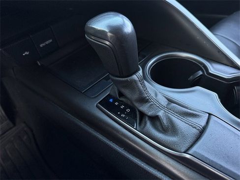 Used 2021 Toyota Camry SE image 19