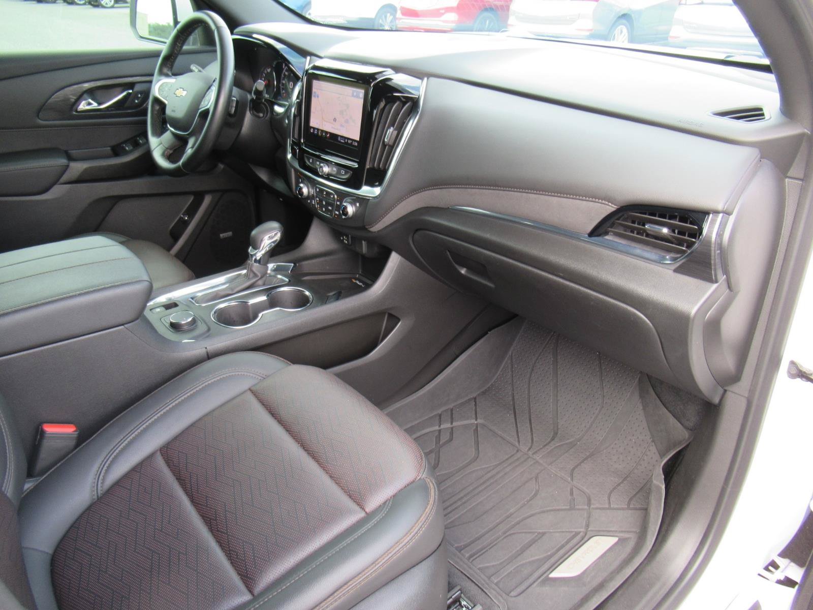 Certified 2023 Chevrolet Traverse High Country FWD image 11