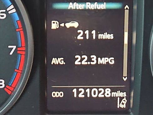 Used 2018 Toyota RAV4 LE FWD image 11