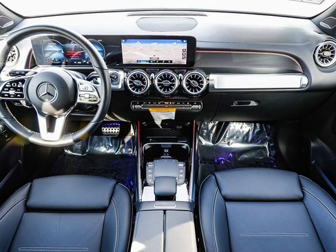 Used 2023 Mercedes-Benz EQB 300 4MATIC image 10