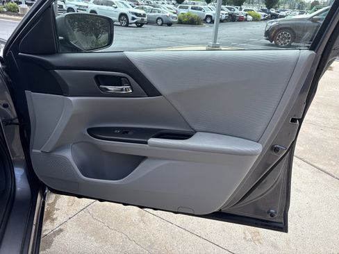 Used 2015 Honda Accord LX image 12