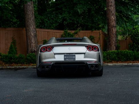 Used 2022 Ferrari 812 GTS RWD image 8