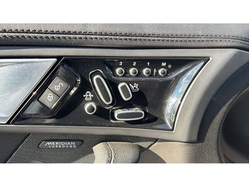 Used 2016 Jaguar F-TYPE Convertible image 19