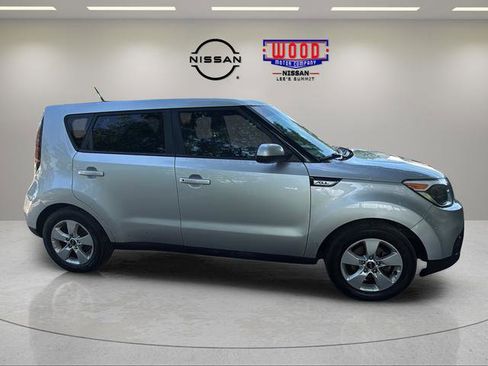 Used 2017 Kia Soul FWD image 2