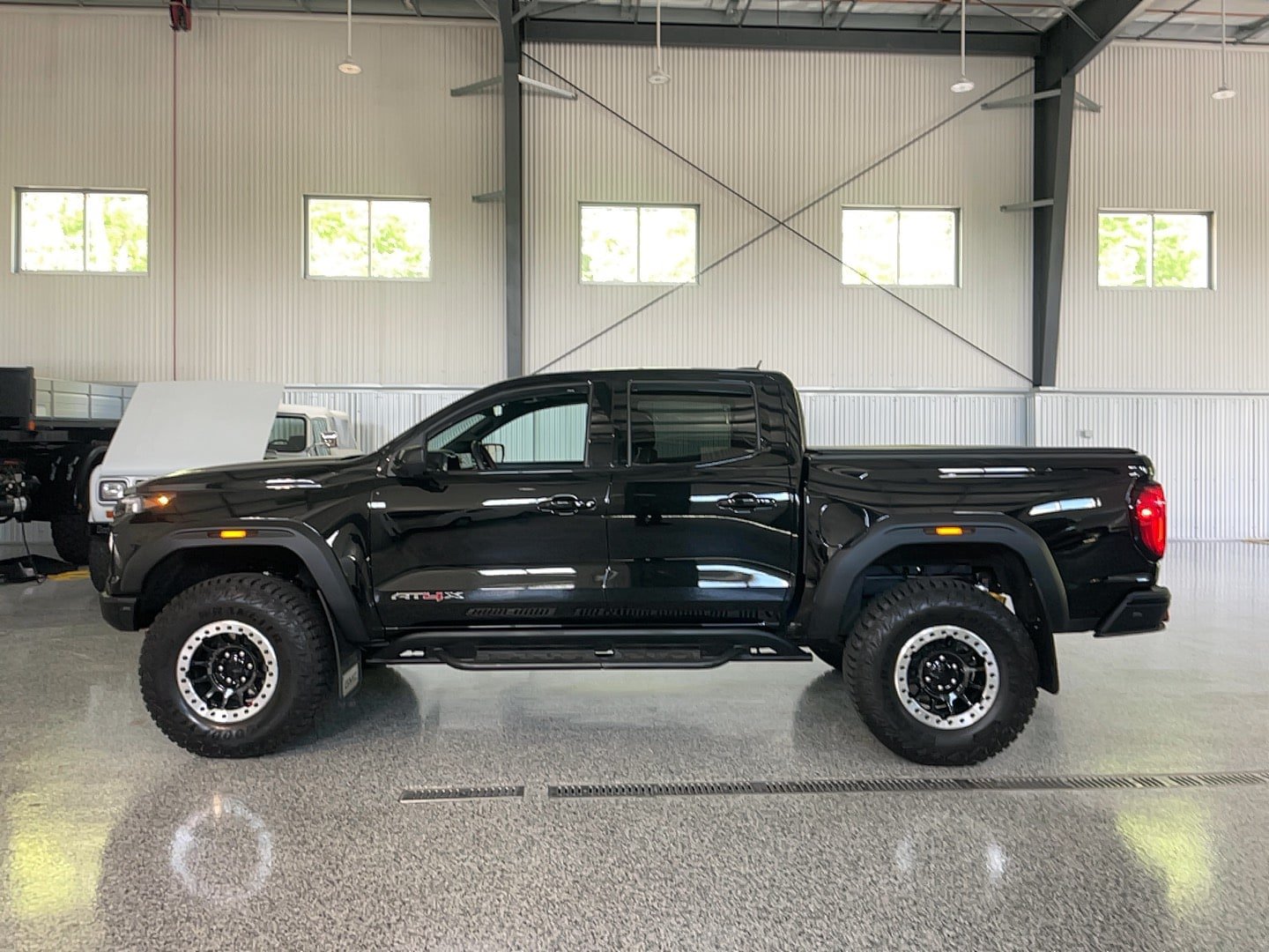Used 2024 GMC Canyon AT4X w/ AT4X AEV Edition AWD/4WD image 5