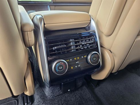New 2026 Land Rover Range Rover SE image 8