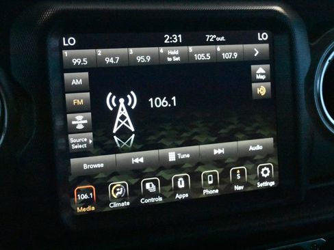 Used 2021 Jeep Wrangler Unlimited Sahara w/ Uconnect 4C Nav & Sound Group AWD/4WD image 10