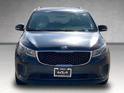 Used 2017 Kia Sedona LX w/ LX Essentials Premium Package FWD image 6