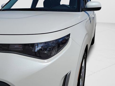 Used 2025 Kia Soul LX FWD image 11