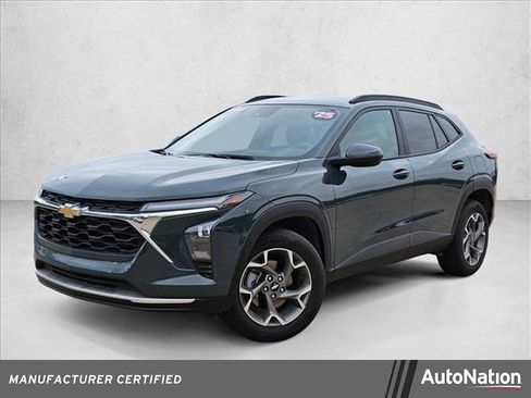 Used 2025 Chevrolet Trax LT image 1