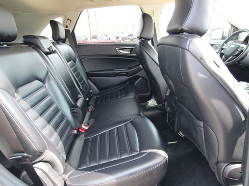 Used 2024 Ford Edge SEL image 9
