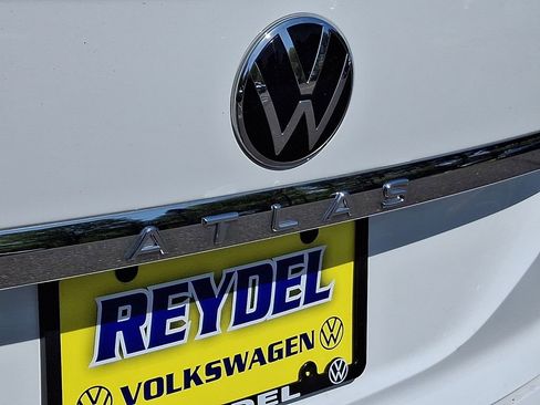 Certified 2023 Volkswagen Atlas Cross Sport SE w/ Panoramic Sunroof Package AWD/4WD image 30