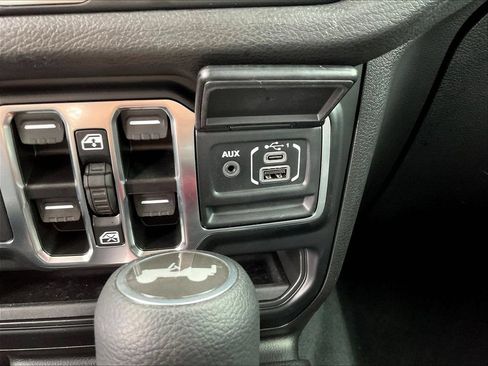 Used 2024 Jeep Wrangler Unlimited Sport AWD/4WD image 18