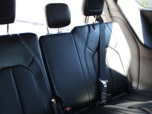Used 2025 Chrysler Pacifica Select FWD image 26