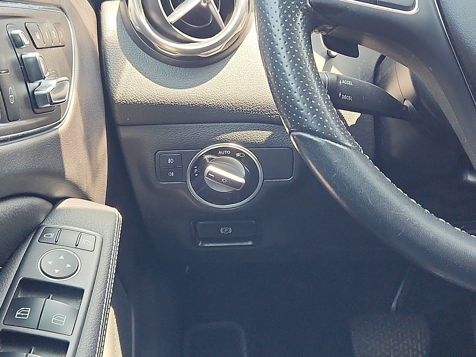Used 2018 Mercedes-Benz GLA 250 4MATIC image 13