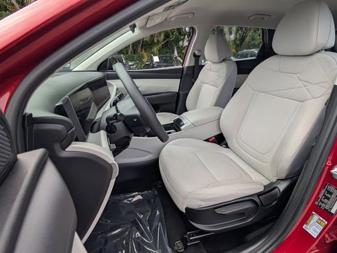 Used 2025 Hyundai Tucson SE image 10