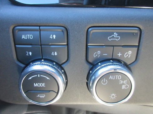 New 2026 GMC Sierra 1500 SLE image 17