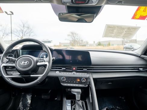 Certified 2024 Hyundai Elantra Limited image 17