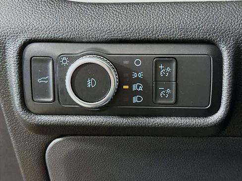 Certified 2022 Ford Explorer XLT w/ Equipment Group 202A image 27