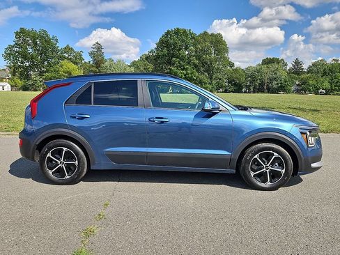 Certified 2025 Kia Niro EX w/ EX Cold Weather Package FWD image 6