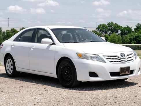 Used 2011 Toyota Camry FWD image 7