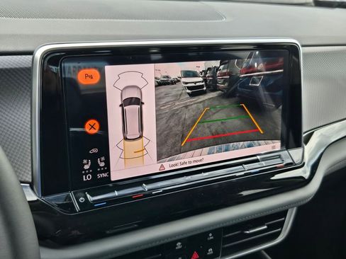 New 2026 Volkswagen Atlas Peak Edition AWD/4WD image 10