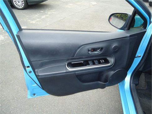 Used 2016 Toyota Prius C Three image 10