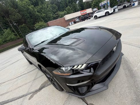 Used 2018 Ford Mustang Coupe w/ Equipment Group 101A RWD image 21