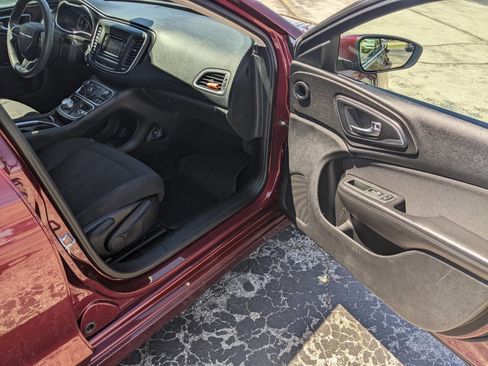 Used 2015 Chrysler 200 Limited FWD image 12