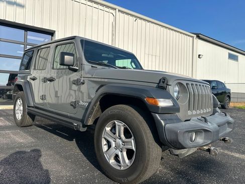 Used 2019 Jeep Wrangler Unlimited Sport S AWD/4WD image 2