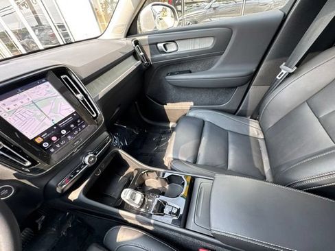Certified 2025 Volvo XC40 B5 Plus AWD/4WD image 22