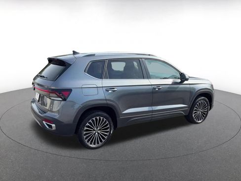 Used 2025 Volkswagen Taos SE FWD image 14