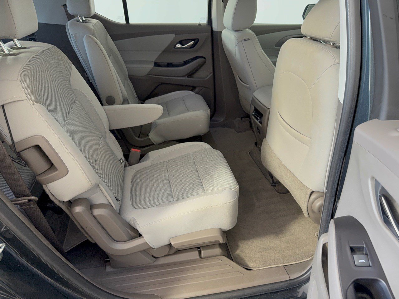 Used 2020 Chevrolet Traverse LT FWD image 29