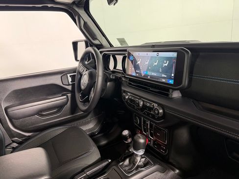 Used 2025 Jeep Wrangler Unlimited Rubicon 4xe w/ Safety Group AWD/4WD image 31