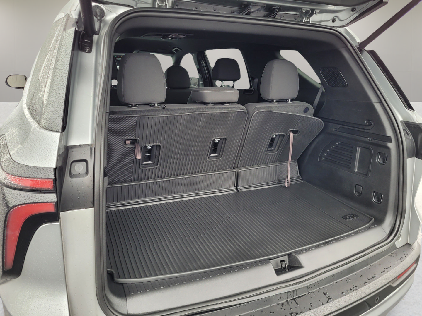 Used 2025 Chevrolet Traverse LT w/ Driver Confidence Package FWD image 26