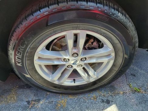 Used 2023 Ford Explorer XLT w/ Equipment Group 202A RWD image 6