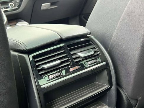 Used 2018 BMW 530e xDrive AWD/4WD image 15