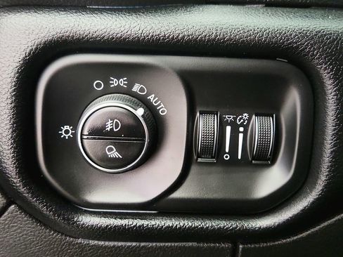 Used 2019 RAM 1500 Big Horn AWD/4WD image 18