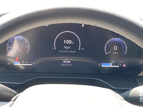 Used 2023 Jeep Grand Cherokee L Laredo RWD image 9