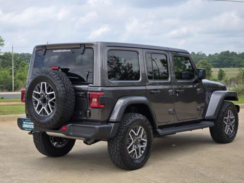 Used 2025 Jeep Wrangler Sahara AWD/4WD image 6