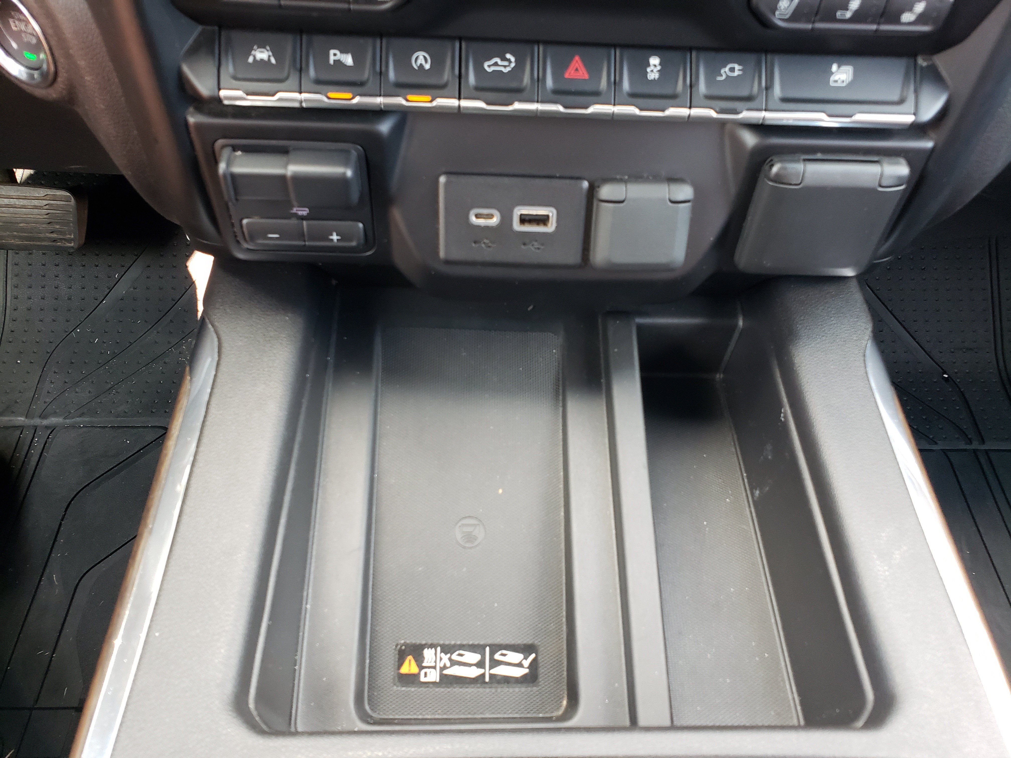 Used 2019 Chevrolet Silverado 1500 High Country w/ Technology Package AWD/4WD image 23