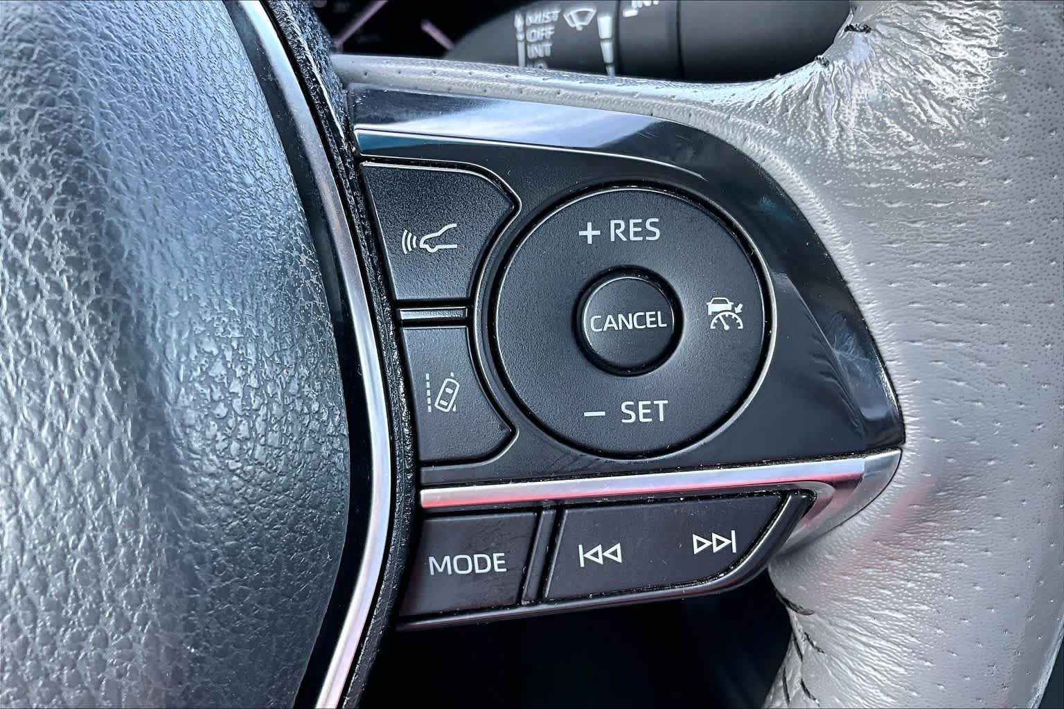 Used 2020 Toyota Avalon Limited FWD image 22