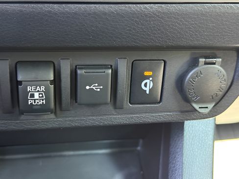 Used 2020 Toyota Tacoma TRD Sport w/ TRD Premium Sport Package AWD/4WD image 13