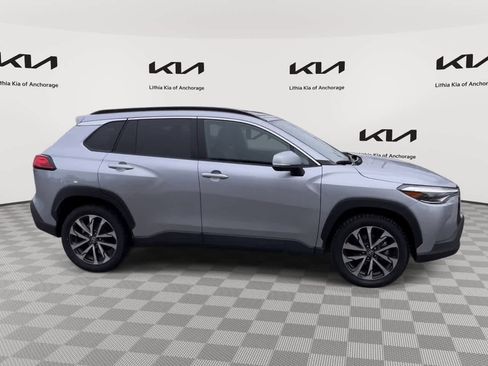 Used 2024 Toyota Corolla Cross XLE w/ Convenience Package image 9