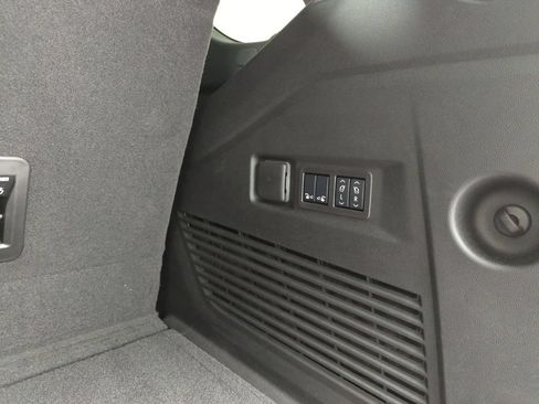 Used 2026 Chevrolet Tahoe High Country AWD/4WD image 21
